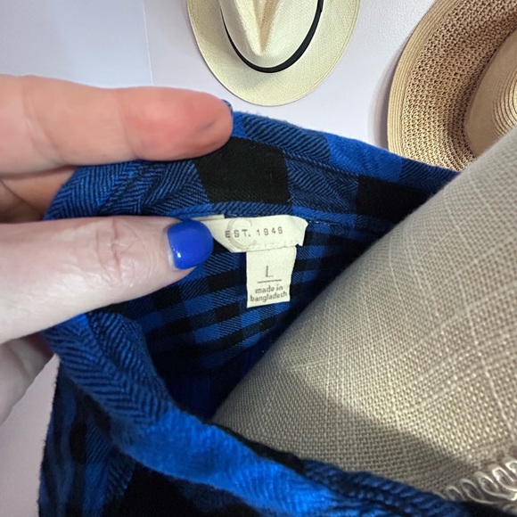 Beautiful black and royal blue soft flannel shirt. Very dressy looking. - Picture 8 of 10